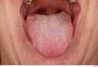 Donna tongue 0001.jpg